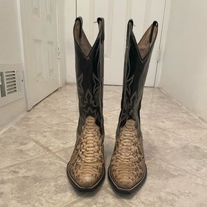 Size 7 unisex snake western boot